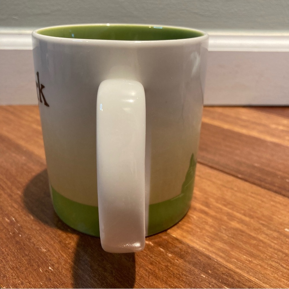 Starbucks New York Coffee Mug NYC Statue Liberty- Cream and Green - Picture 3 of 4